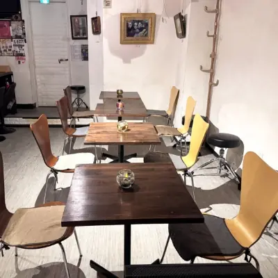 店内のテーブル席